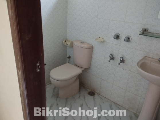 পার্কিং সহ রেডি ফ্ল্যাট বাগান বাড়ি এলাকায়